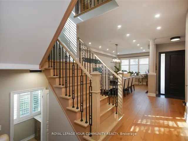 Luxury 4-Bedroom Home in Lakeshore Woods Oakville