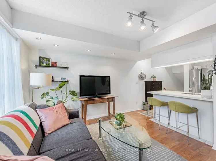 Updated Suite at The Everson Townhomes Near Yonge and Sheppard