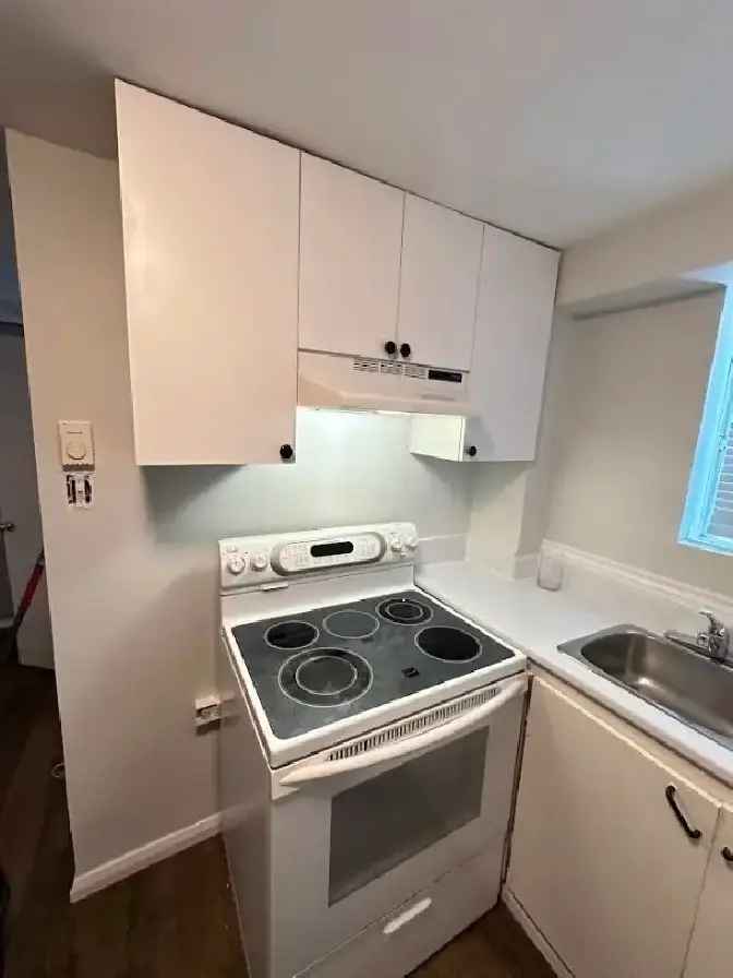 Rent 2 ½ Apartment in Dorval with Renovations and Nearby Amenities