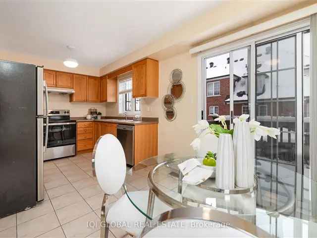 Greenpark End Unit Townhome - Bright Spacious Layout - Stonebridge Schools