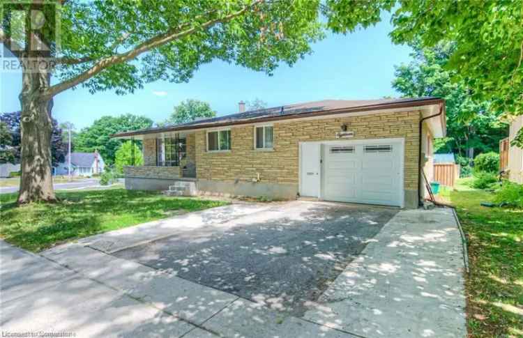 Buy bungalow in Hespeler with 5 bedrooms and separate entrance