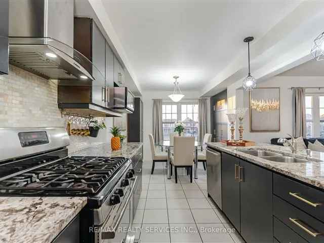 Stunning 4 Br 4 Bath Freehold Townhome Near Mount Pleasant GO