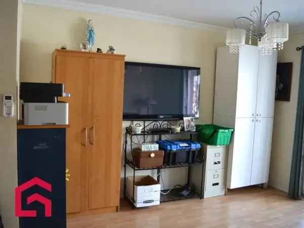 6 Bedroom Bungalow for Sale Near Amenities
