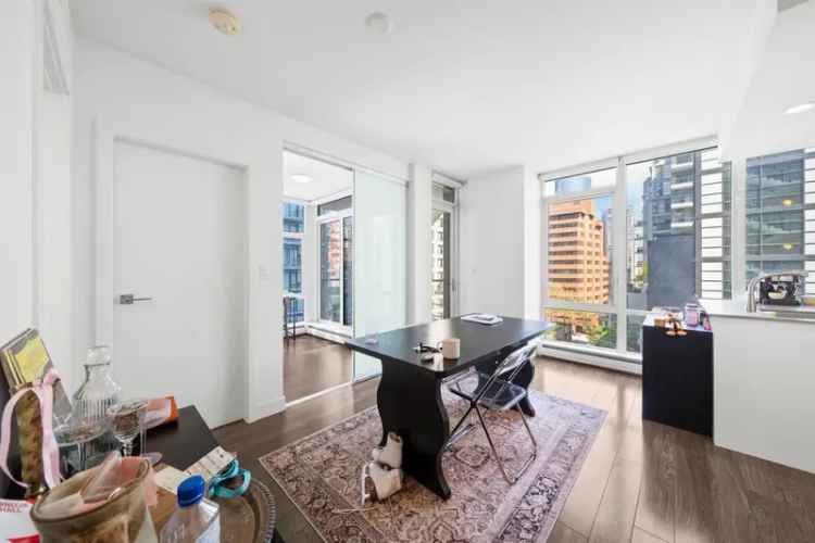 Downtown Private Collection 1-Bed + Den Corner Unit