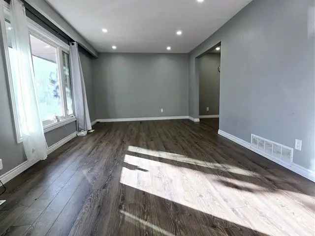 Spacious 4-Bedroom Duplex in Barrie's East End Near Amenities