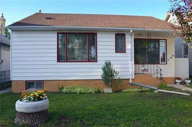 Elmwood Bungalow 2+2 Beds 2 Baths Updated