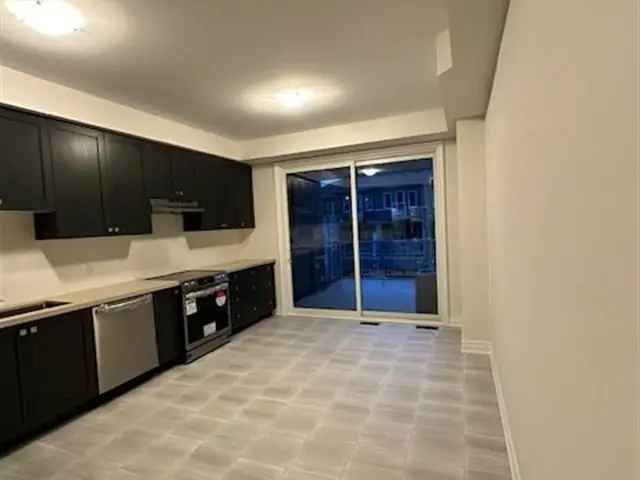 Bright Spacious 3 Bed Townhome Near Hwy 407