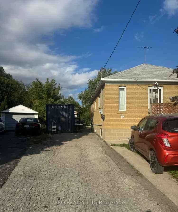 House For Sale in Toronto, Ontario