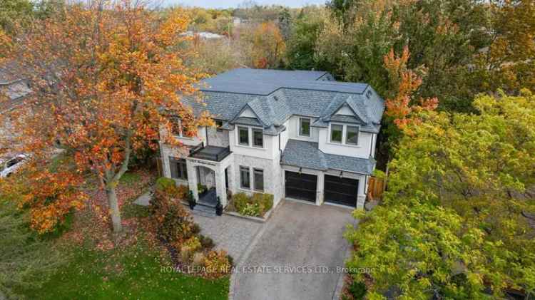 House For Sale in Oakville, Ontario