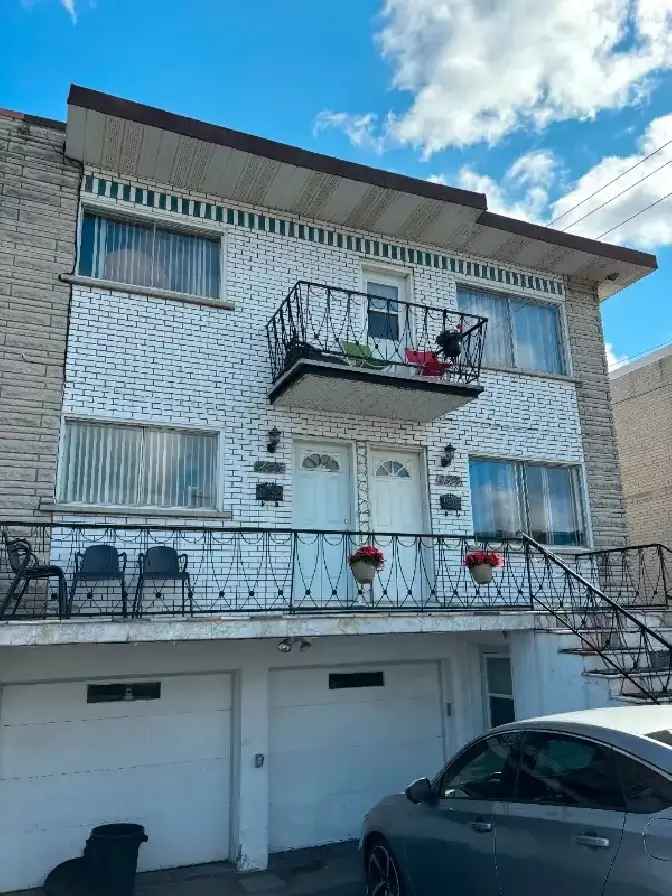 Spacious Room for Rent in LaSalle Upper Duplex