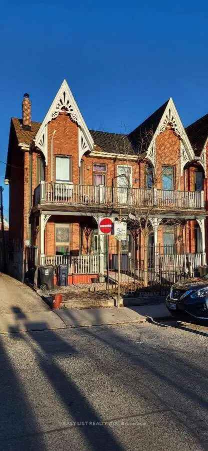 House For Sale in Toronto, Ontario