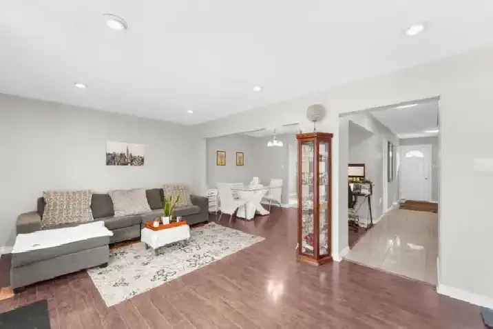 4 Bedroom  3 Bathroom Condo-Townhouse in Pickering