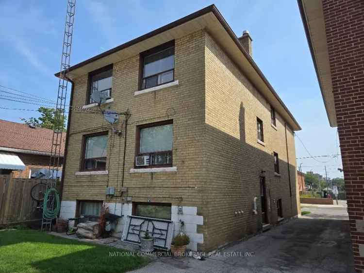 House For Sale in Toronto, Ontario