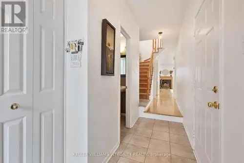 Modern Townhouse - 3 Beds - Private Backyard - Ideal for Families