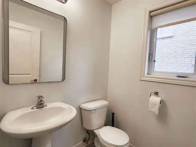 House For Rent in Newmarket, Ontario