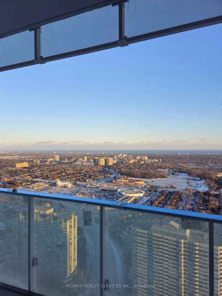 Lease Contemporary Condo with 2 Bedrooms and City Views in Mississauga