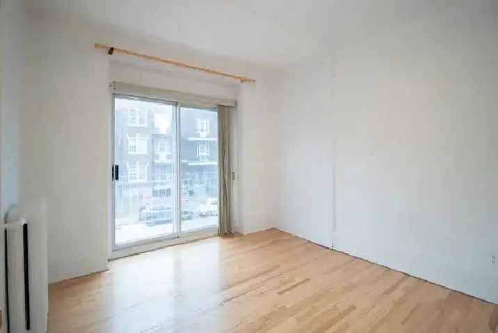 Rent Bright 6 ½ Apartment in Outremont with Parking