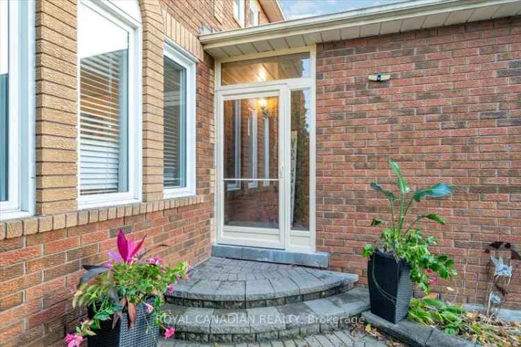 House For Sale in Whitby, Ontario