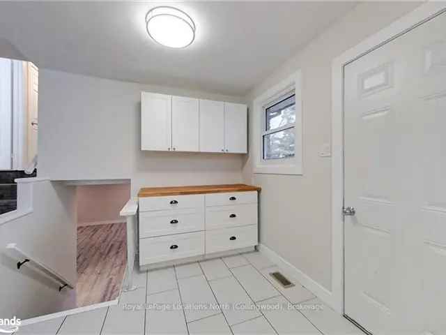 Newly Renovated 3-Bedroom Backsplit in Central Collingwood