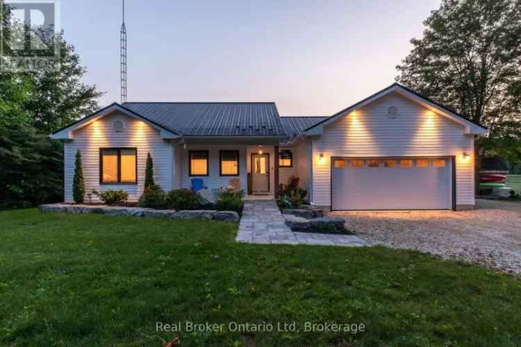Dream Home in Eugenia: 3-Bedroom House with Pool and Two Garages