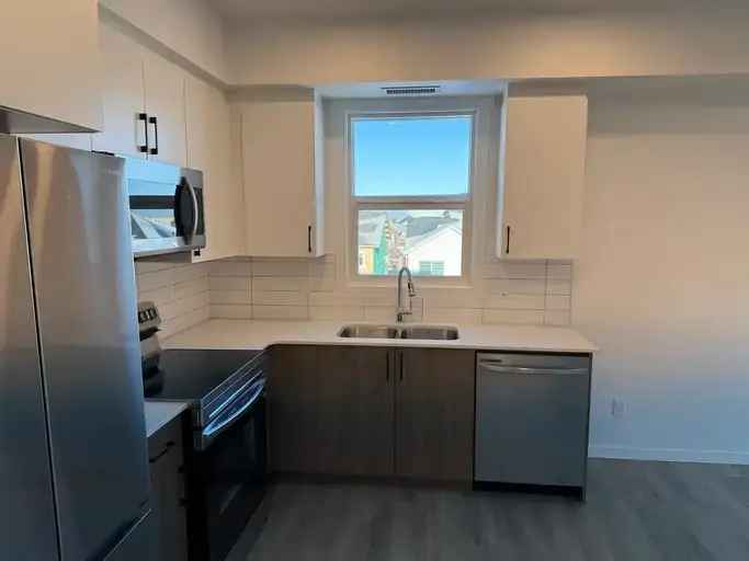 Rent Modern Walk-Up Condo with 2 Bedrooms in Edmonton