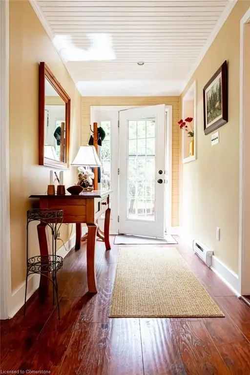 Cedar Springs Cottage: 2+1 Bedroom, Hot Tub, Double Lot