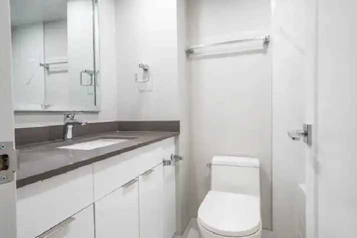 Yonge Bloor Studio Apartment - 2 Months FREE RENT!