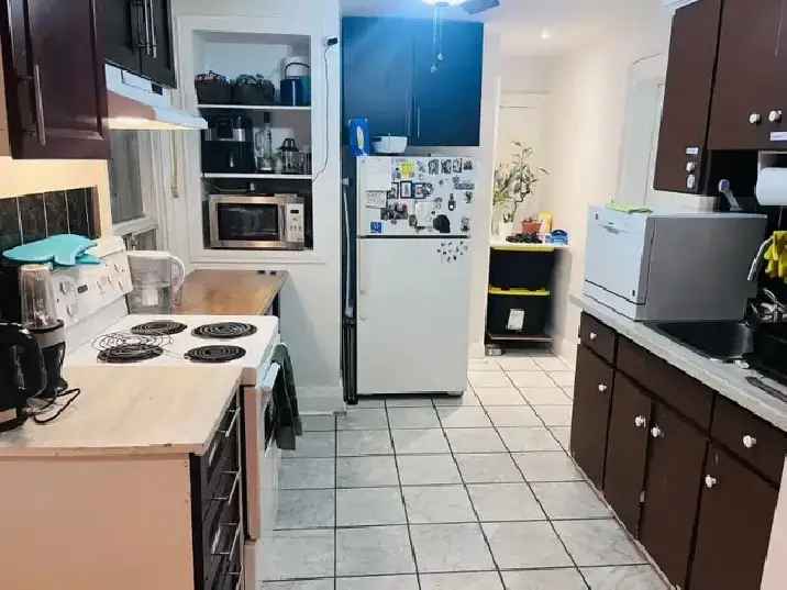 Rent bright main floor apartment with 2 bedrooms in great neighborhood