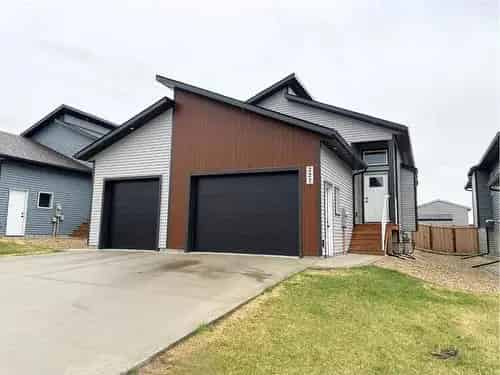Duplex For Sale in Grande Prairie