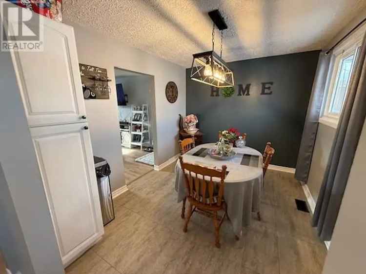 Townhouse For Sale in 18, Goldie Street, Greater Sudbury, Ontario