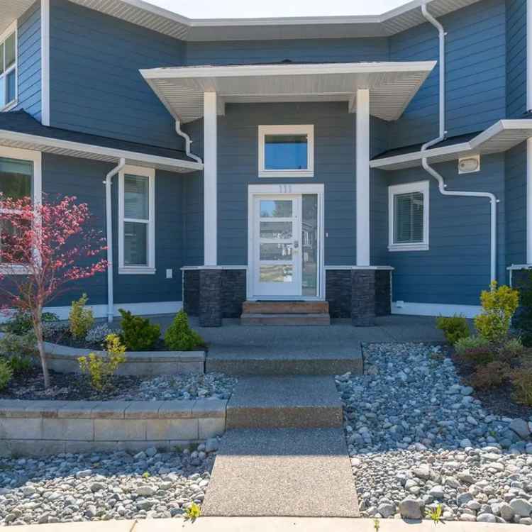 6 Bed 4 Bath House with Legal Suite 3 Car Garage