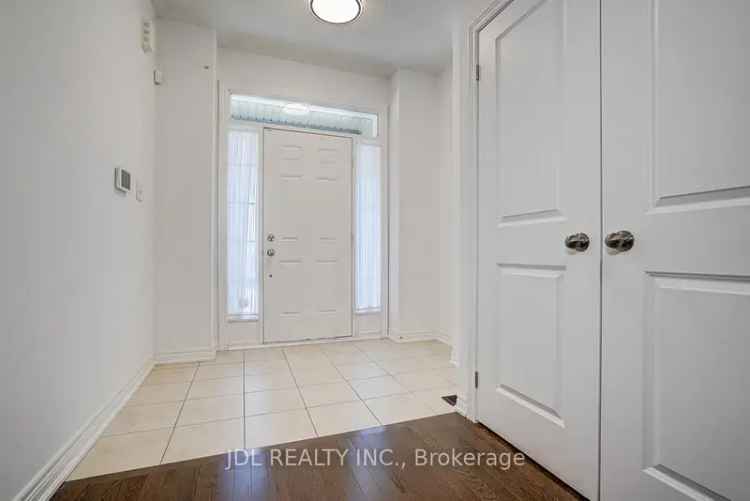 Luxury Oak Ridges Townhome 2200 Sqft 4 Bedroom