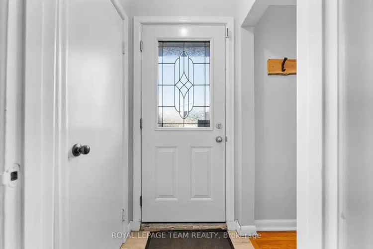 5 Bedroom 2 Bathroom Home in Renfrew Large Lot Double Garage