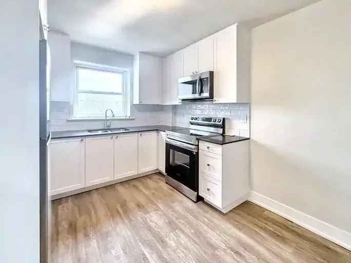 1 Bedroom Hamilton Apartment Open Concept Pet Friendly Parking Available