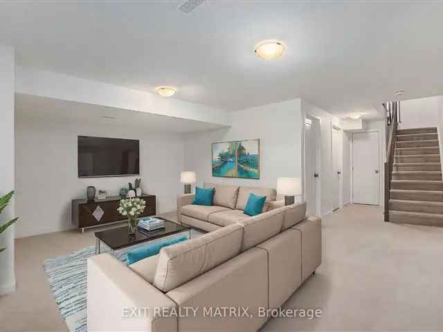 Luxury 3-Bedroom Townhouse with Fireplace and Walk-in Closets