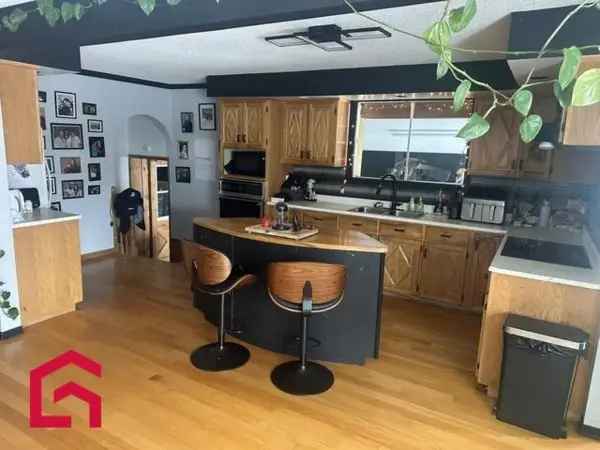 Bungalow for Sale: Business & Housing Opportunity