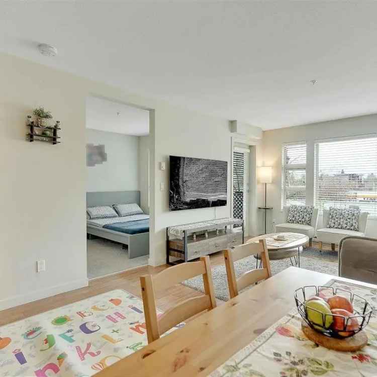 North Vancouver Landmark Condo 2 Bed 2 Bath 870 sqft