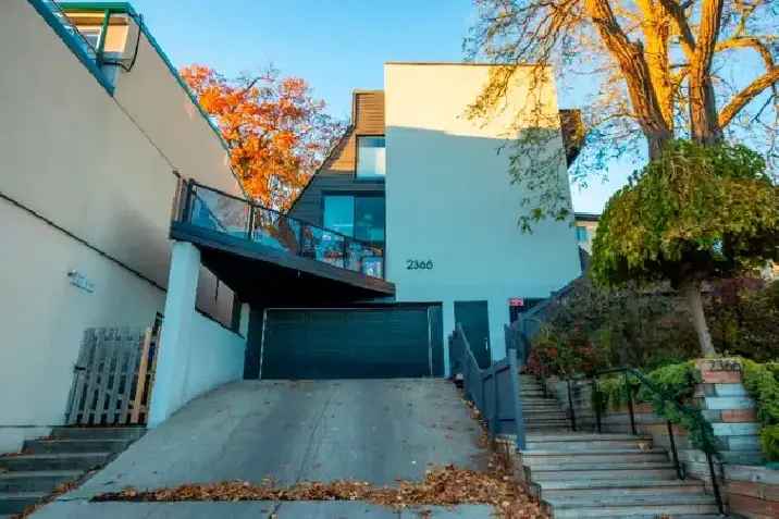 2 Bedroom Townhouse For Sale in Toronto The Beach