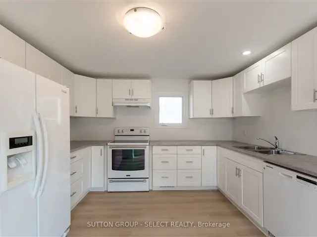 Charming 2 1 Bedroom Bungalow in Strathroy Updated Kitchen Bathroom