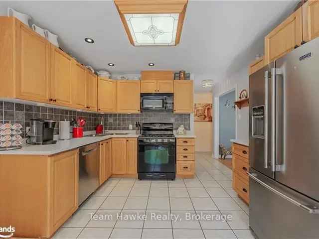 Family Home in Moonstone 4 Beds 4 Baths Large Backyard