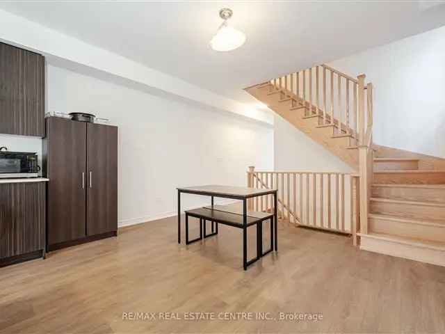 Brand New 4-Bedroom Townhouse Near University