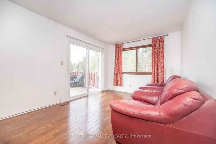 Spacious 4-Bed 4-Bath Family Home Near Park Beach Ski Hill