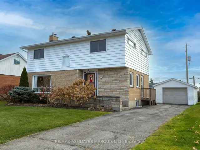 4-Bedroom Home Near St Lawrence River Golf Course