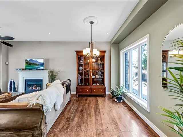 House For Sale in Oakville, Ontario