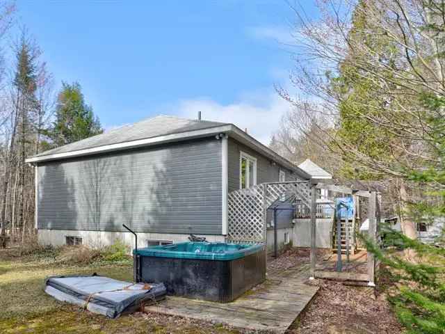 Bungalow for Sale Sainte-Béatrix