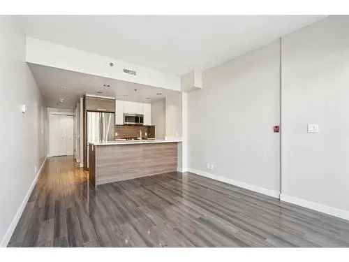 2 Level Condo In Sunnyside Calgary With Private Patio