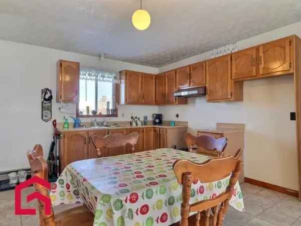 Bungalow for Sale 5 Bedrooms Large Lot Garage
