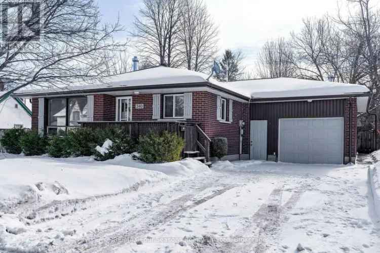 2 Bed 1 Bath Brick Bungalow Near Downtown and Georgian Bay