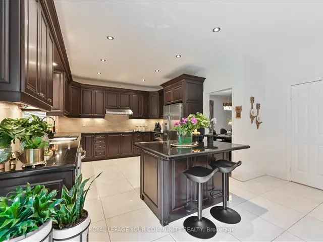 House For Sale in Richmond Hill, Ontario