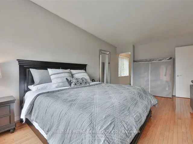 House For Sale in Mississauga, Ontario